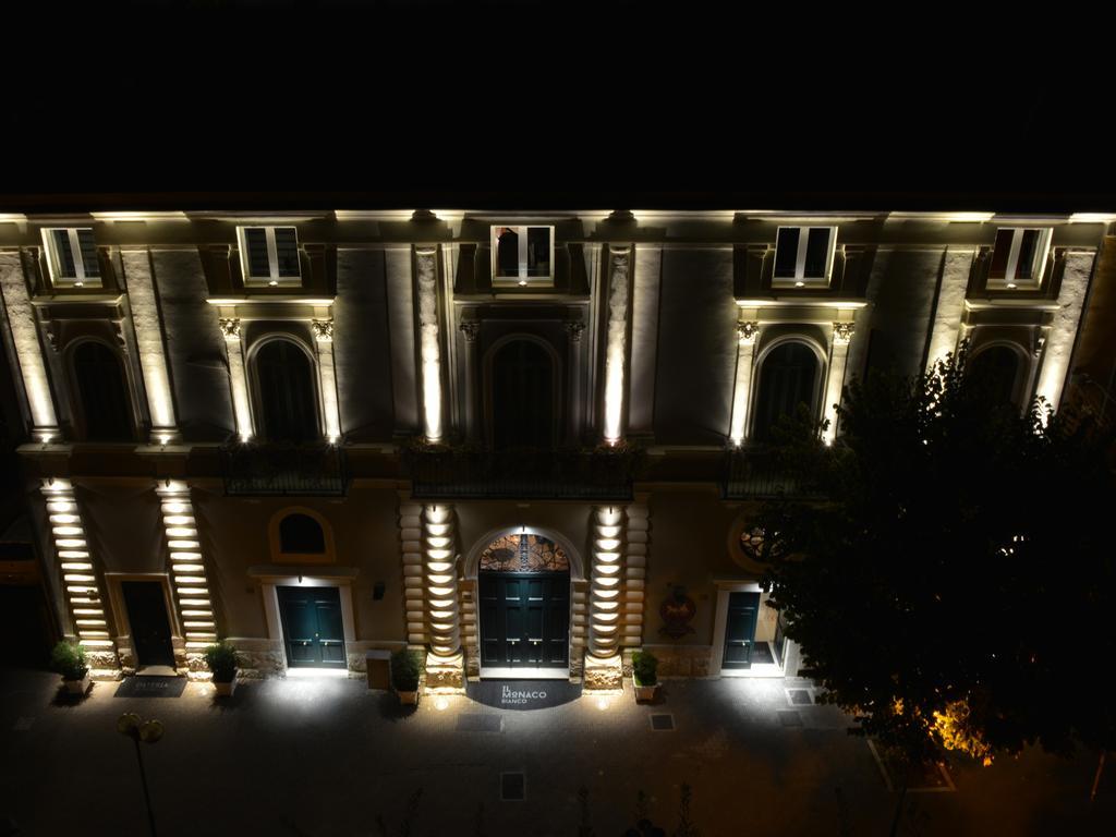 לינה וארוחת בוקר מטרה La Residenza Del Monaco Bianco מראה חיצוני תמונה